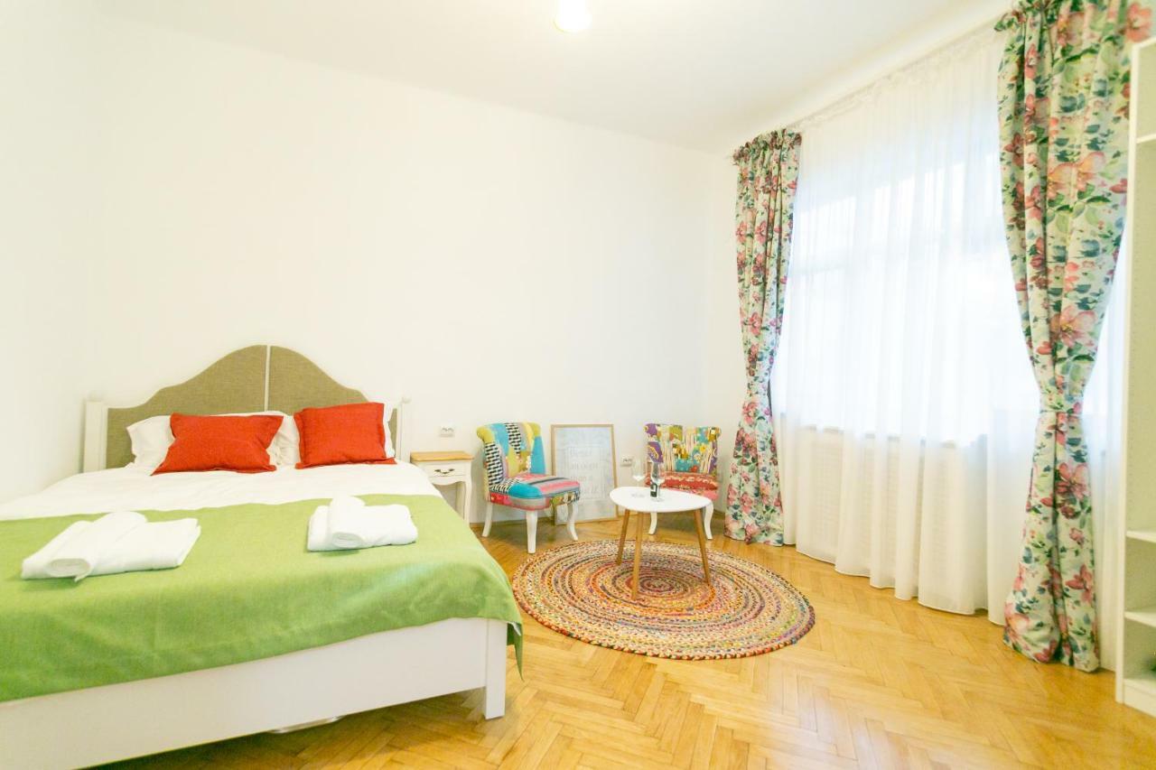 Bright Studio In The Heart Of The City With Netflix Бухарест Экстерьер фото