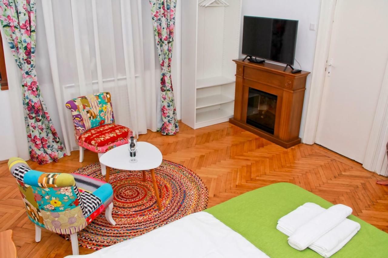Bright Studio In The Heart Of The City With Netflix Бухарест Экстерьер фото